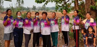 นักวิจัยลงพื้นที่เก็บตัวอย่างมูลควายทาม